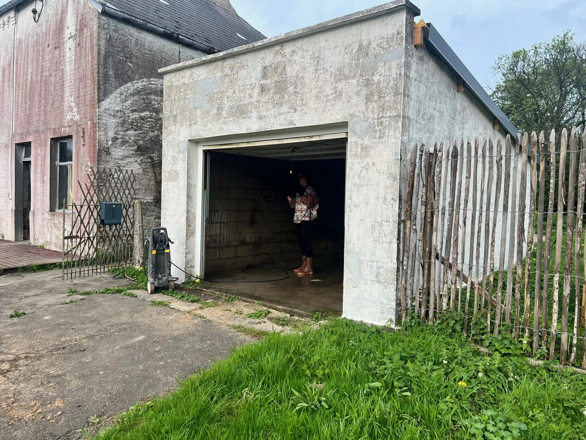L’ancien garage avant sa transformation en miellerie